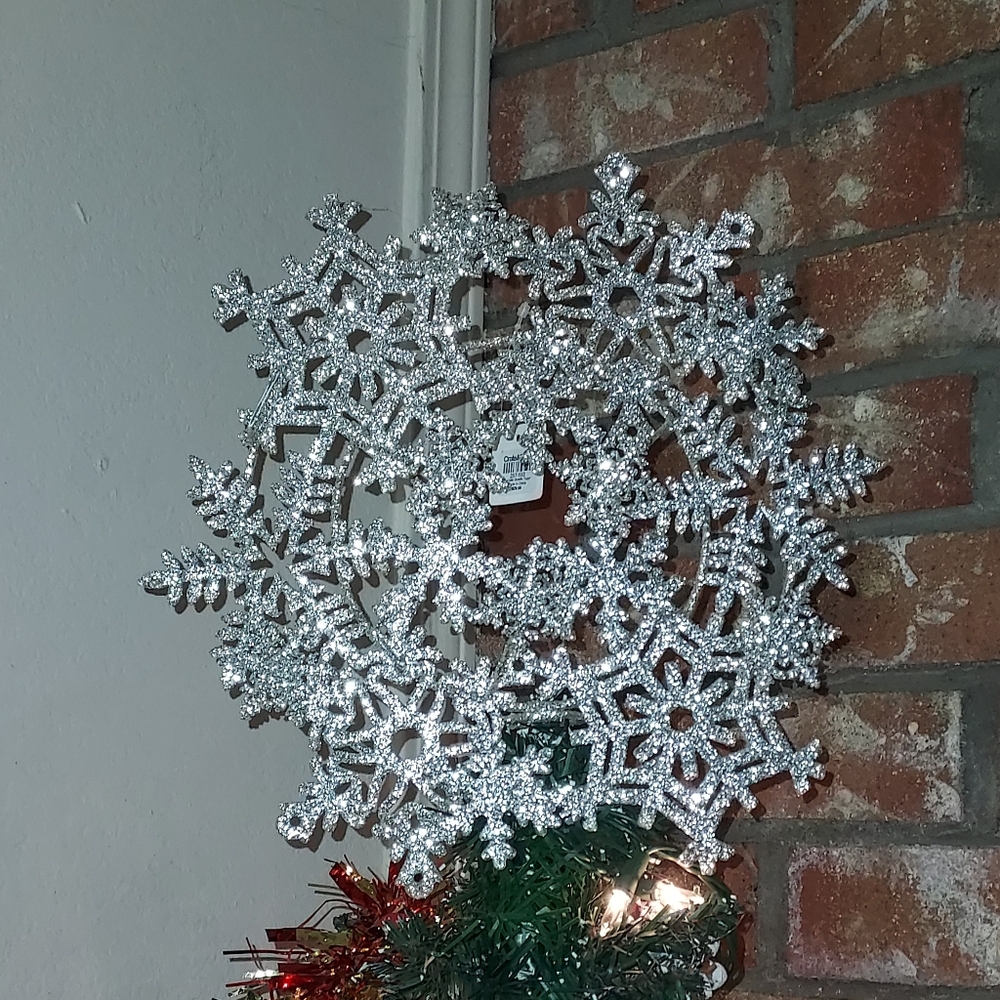 3 D Silver Snowflake Tree Topper 12"×12" . Pic Doesn't Do It Justice. Beautiful